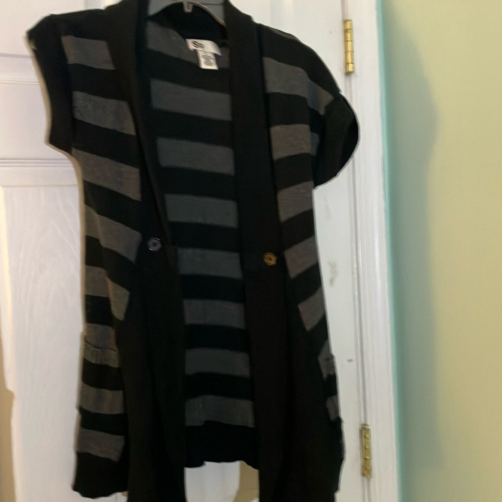 Short sleeved | Black and Grey Cardigan